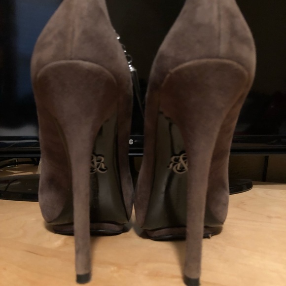 RARE Rock & Republic gray suede pumps - Picture 4 of 7
